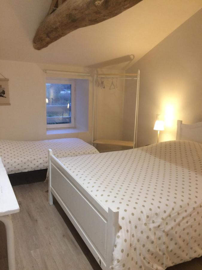 LE PETIT MONTY Gite Côté Jardin Saint-Malo-du-Bois Exterior foto